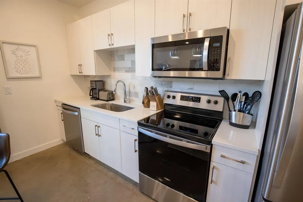 120 N Madison Avenue, #1210
