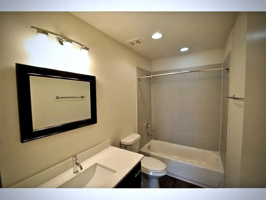 2806 Reagan Street, #209