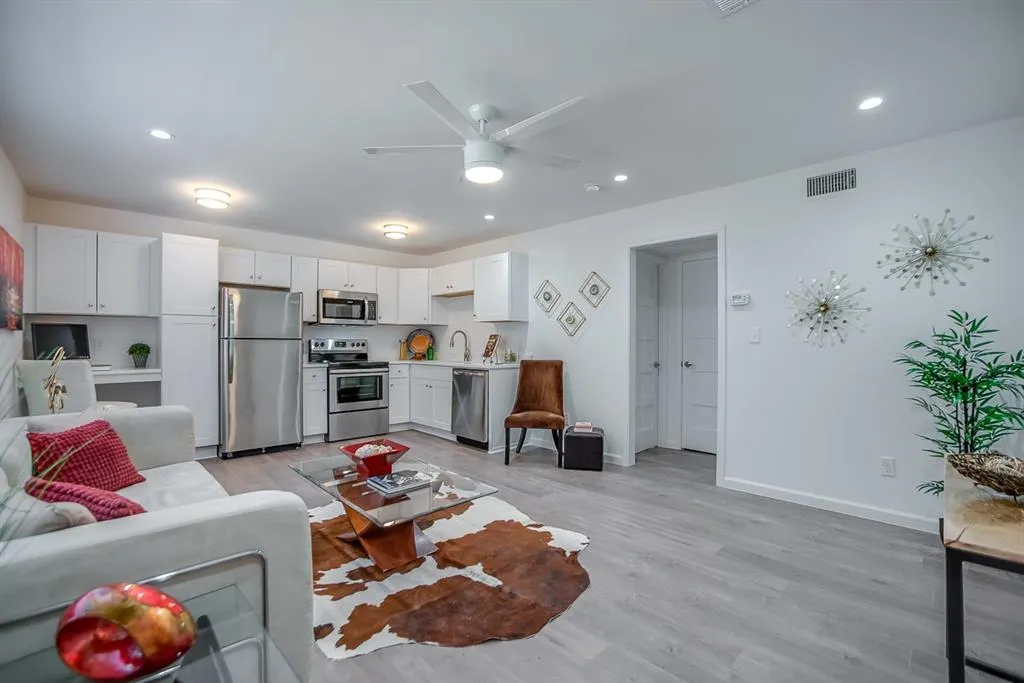 1809 Bennett Avenue, #105A