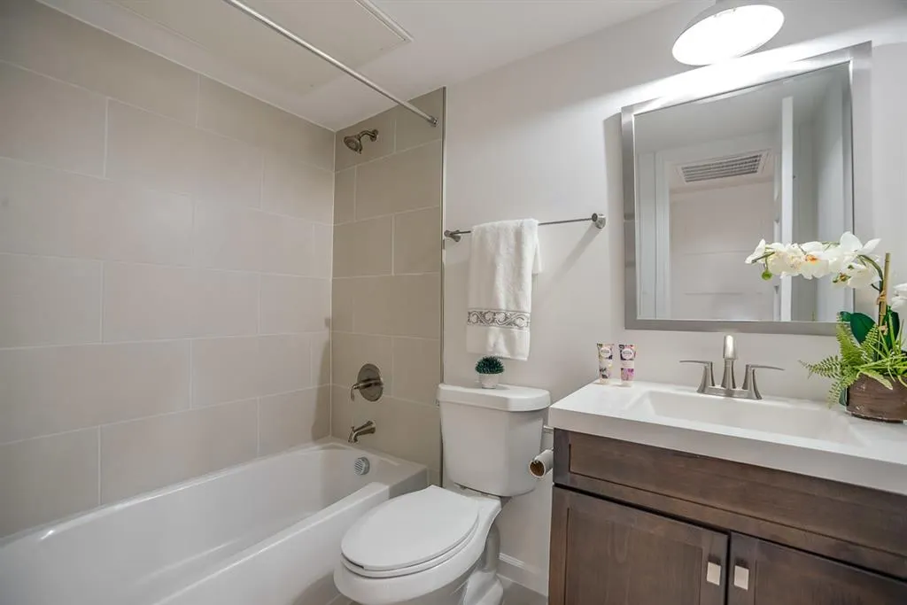1809 Bennett Avenue, #105A
