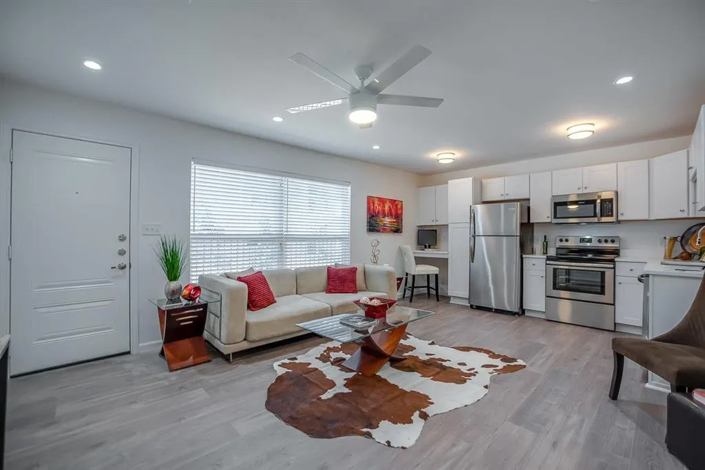 1809 Bennett Avenue, #105A