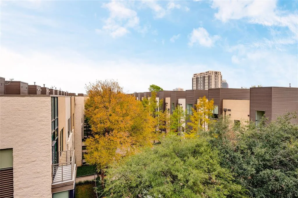 4111 Newton Avenue, #6