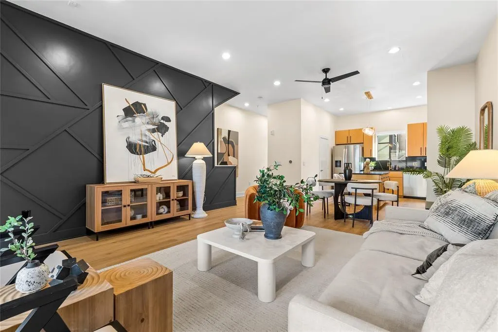 4111 Newton Avenue, #6