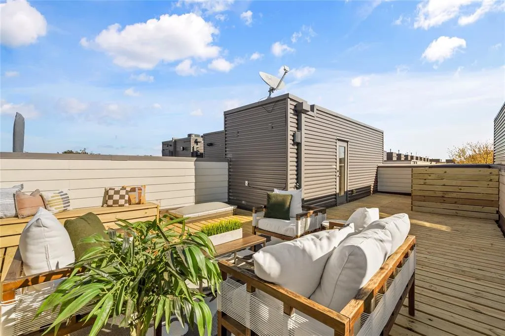 4111 Newton Avenue, #6