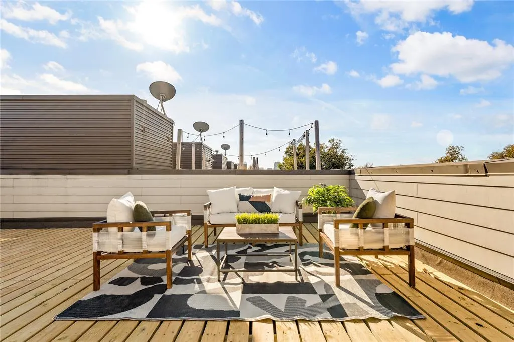 4111 Newton Avenue, #6
