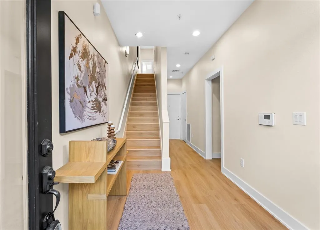 4111 Newton Avenue, #6