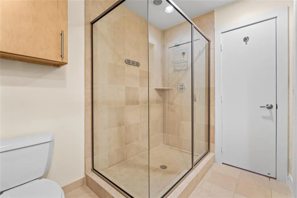 4111 Newton Avenue, #6