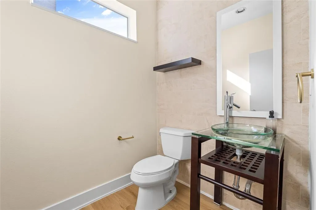 4111 Newton Avenue, #6