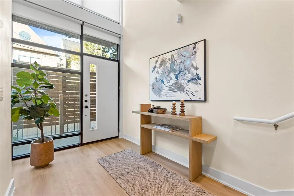 4111 Newton Avenue, #6
