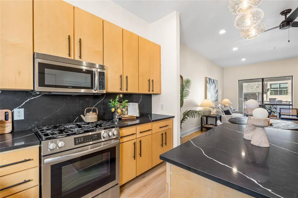 4111 Newton Avenue, #6