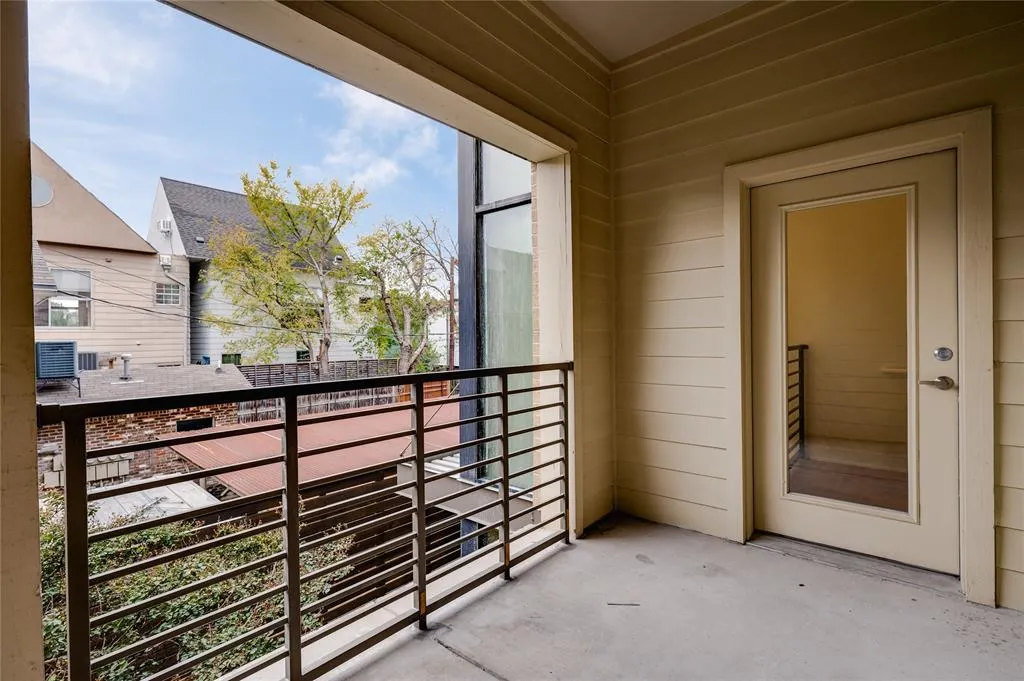 4111 Newton Avenue, #6