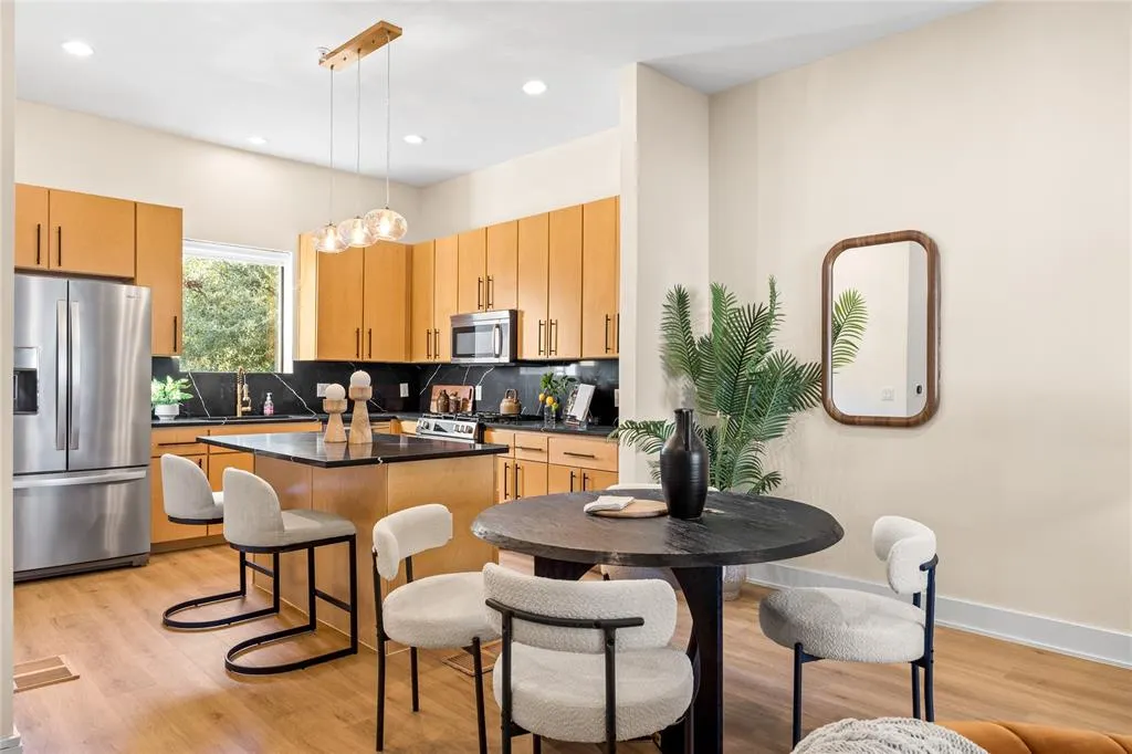 4111 Newton Avenue, #6