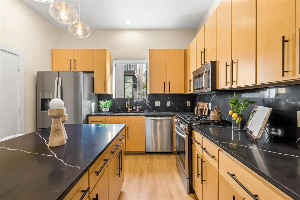 4111 Newton Avenue, #6