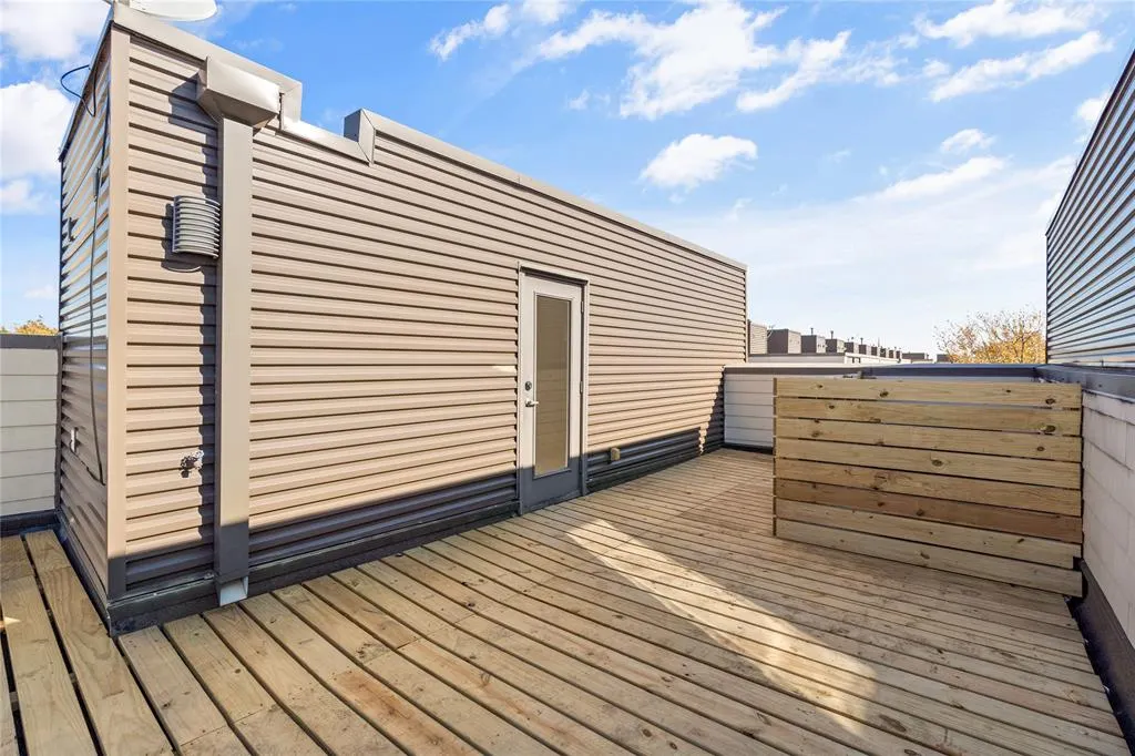 4111 Newton Avenue, #6