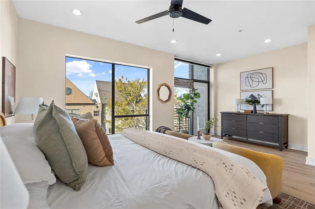 4111 Newton Avenue, #6