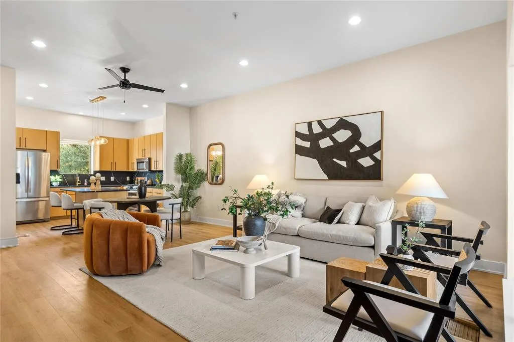4111 Newton Avenue, #6