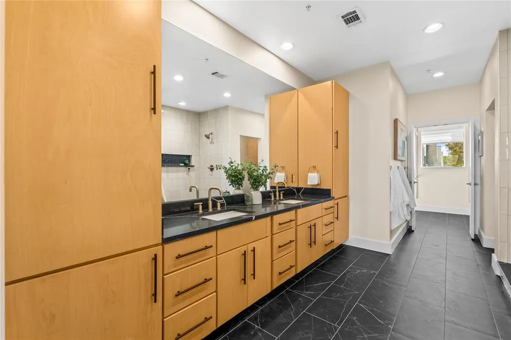 4111 Newton Avenue, #6