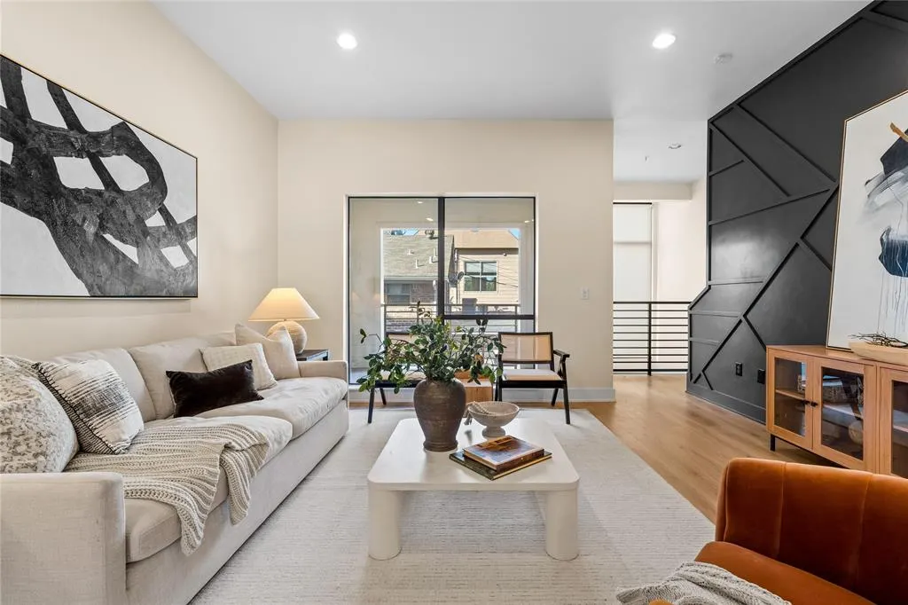 4111 Newton Avenue, #6