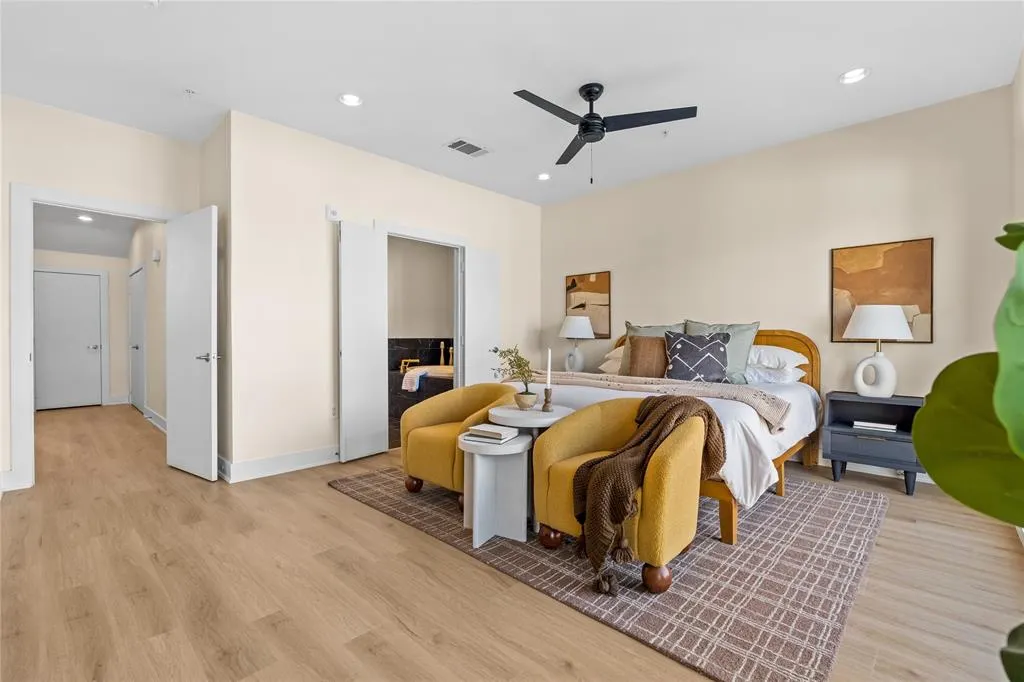 4111 Newton Avenue, #6