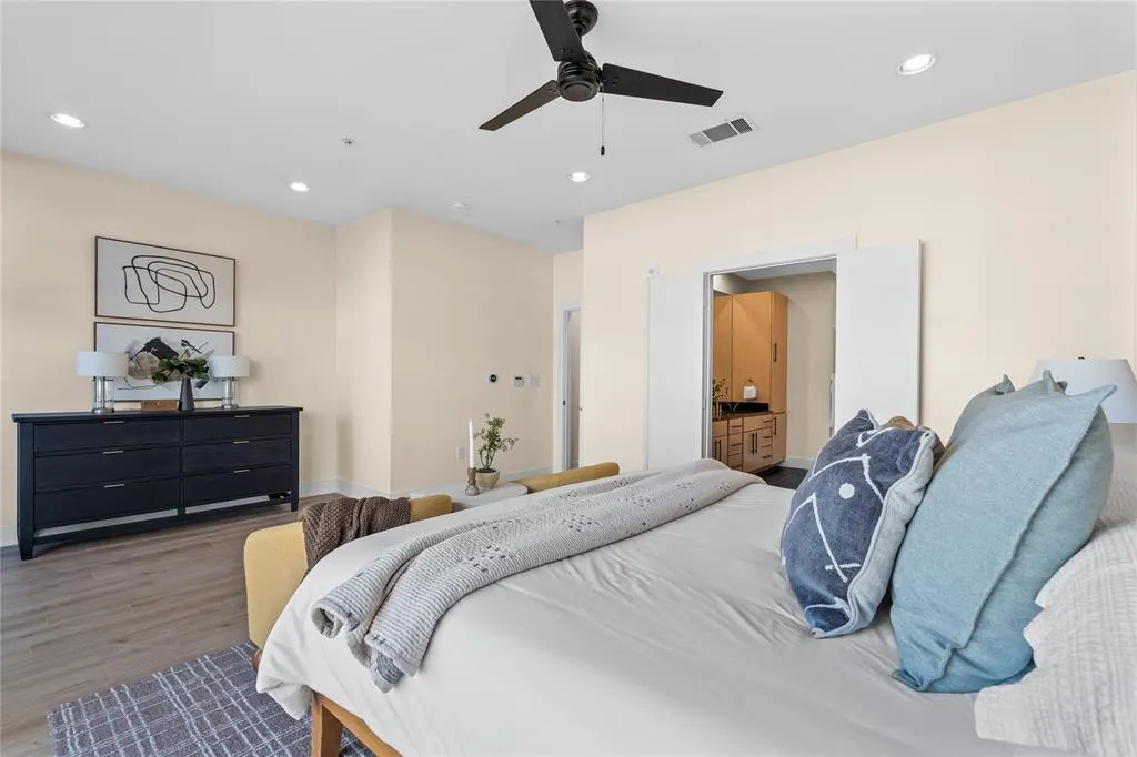 4111 Newton Avenue, #6