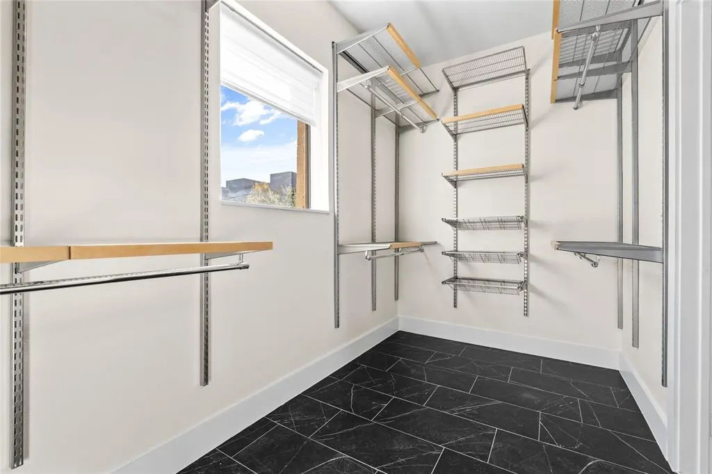 4111 Newton Avenue, #6