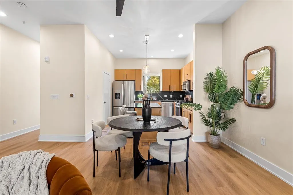 4111 Newton Avenue, #6