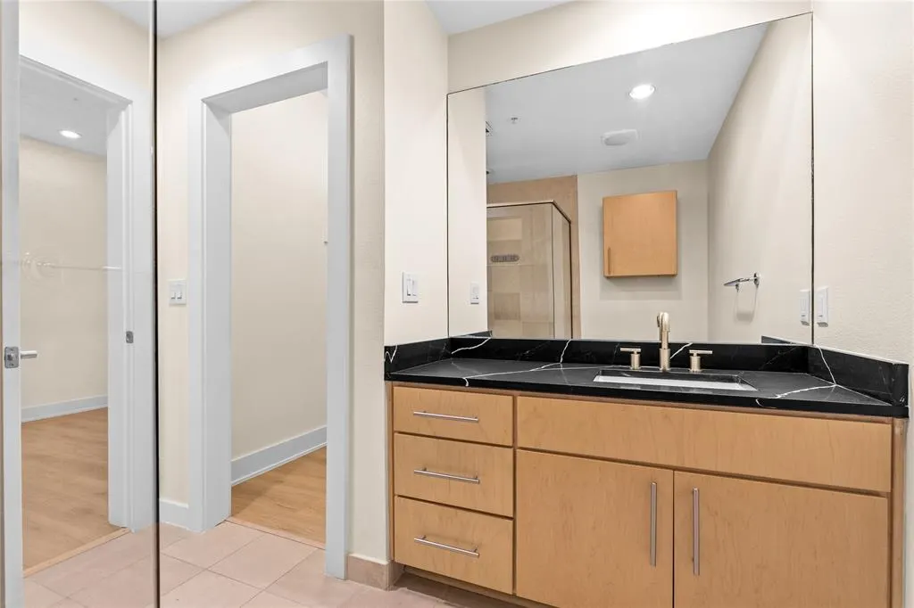 4111 Newton Avenue, #6
