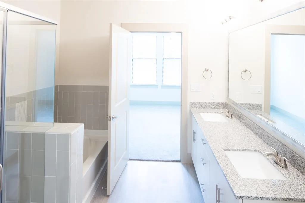 2100 Moser Avenue, #209