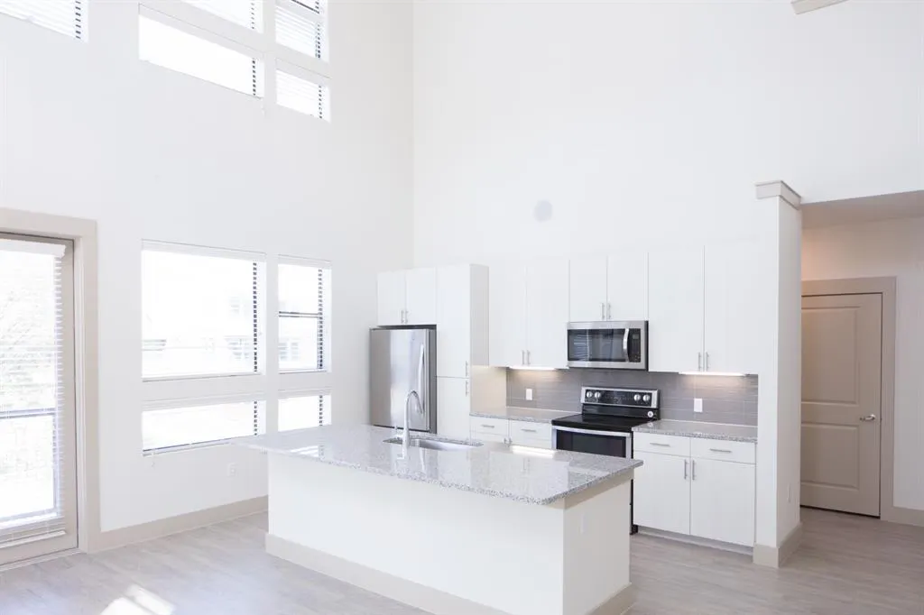 2100 Moser Avenue, #209
