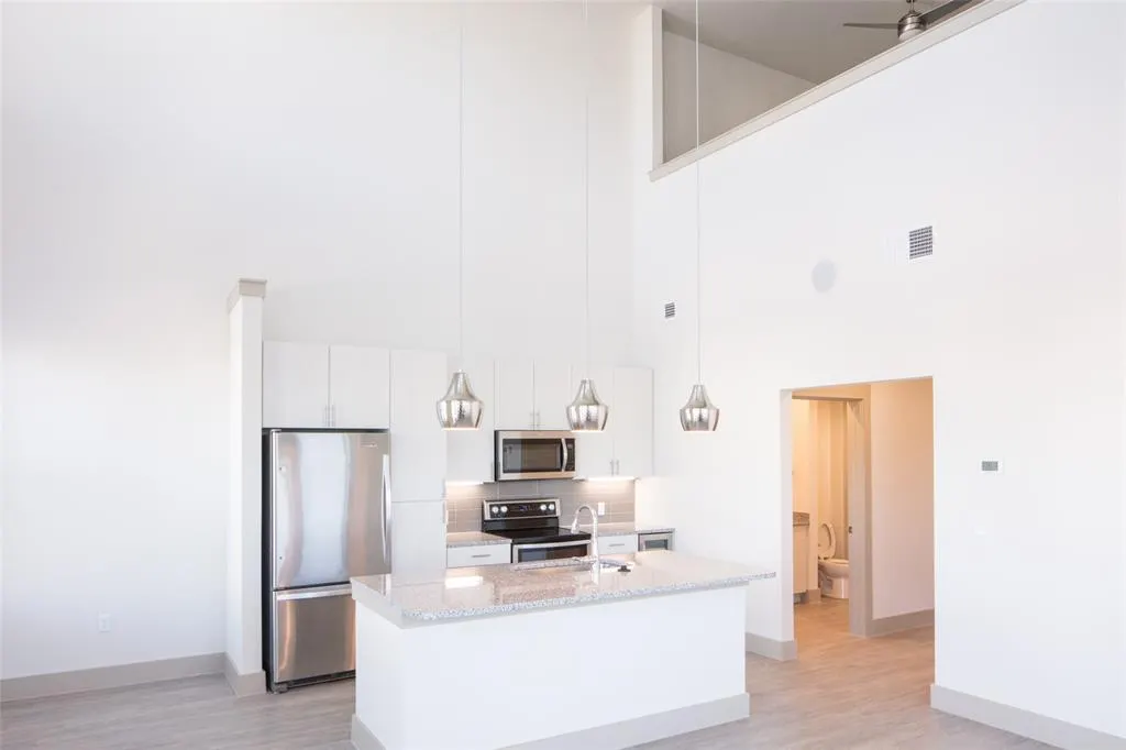 2103 Moser Avenue, #112