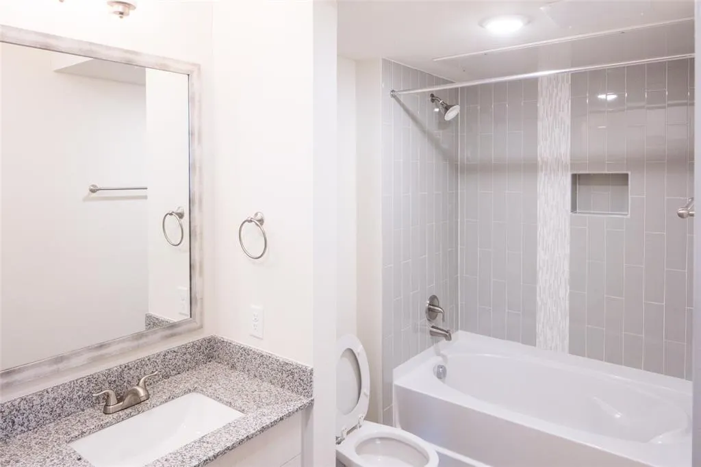 2103 Moser Avenue, #112