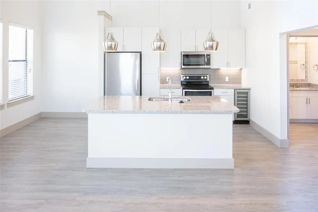 2103 Moser Avenue, #112