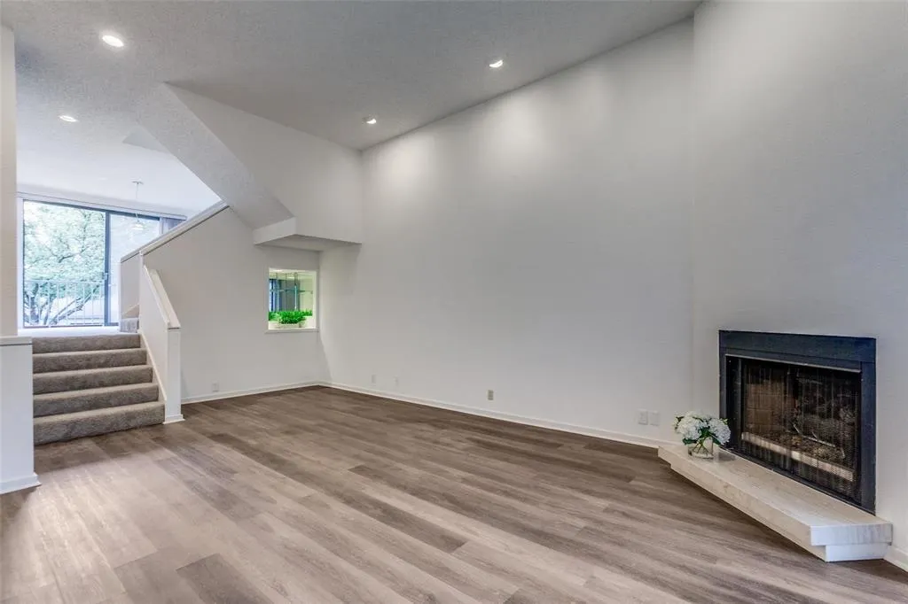 5990 Lindenshire Lane, #116