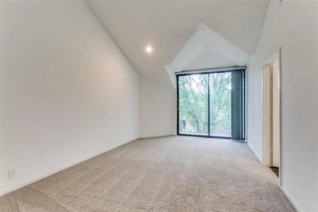 5990 Lindenshire Lane, #116