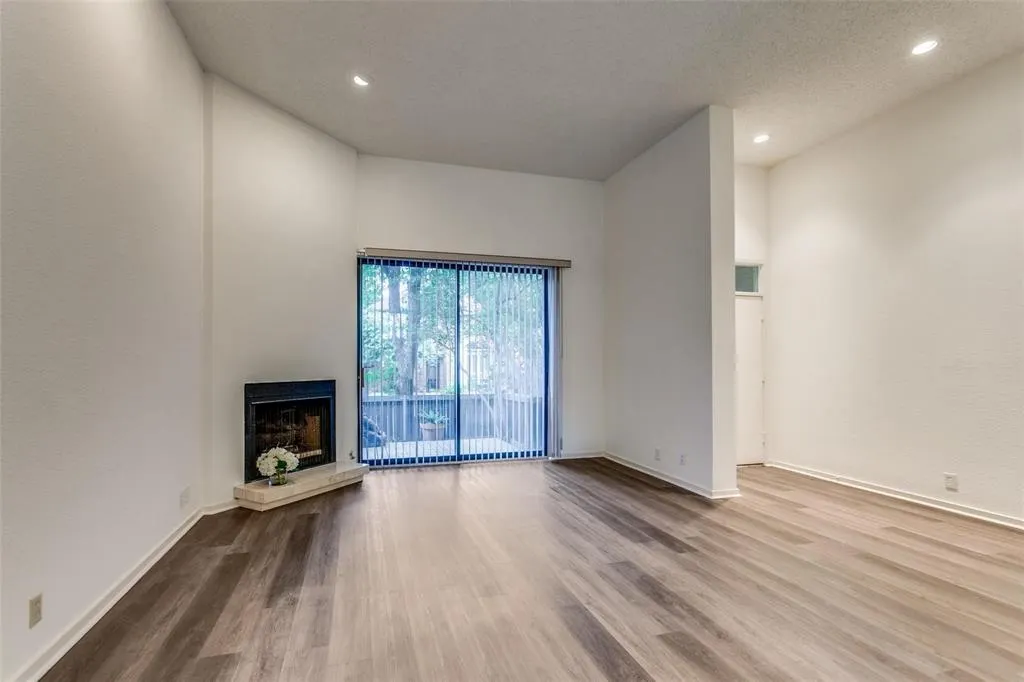 5990 Lindenshire Lane, #116