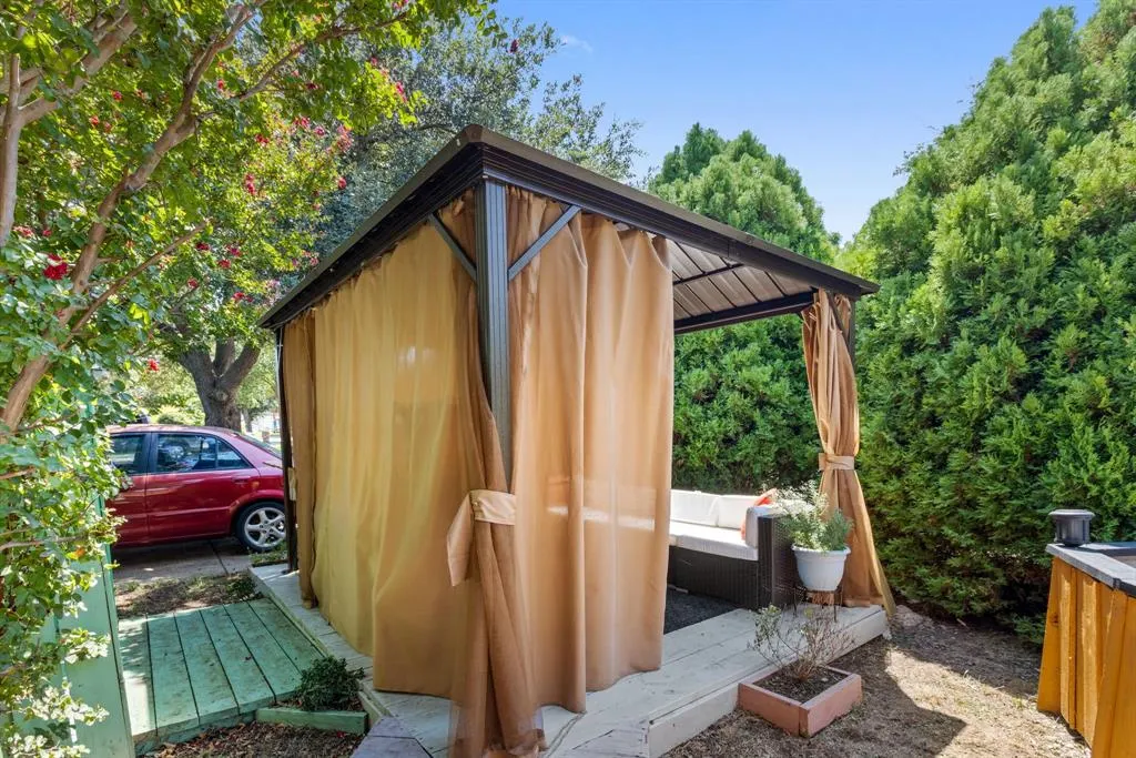 3352 Buckingham Lane