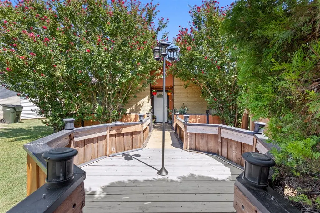 3352 Buckingham Lane