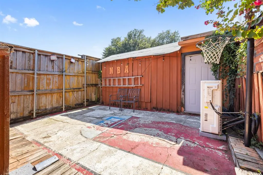 3352 Buckingham Lane