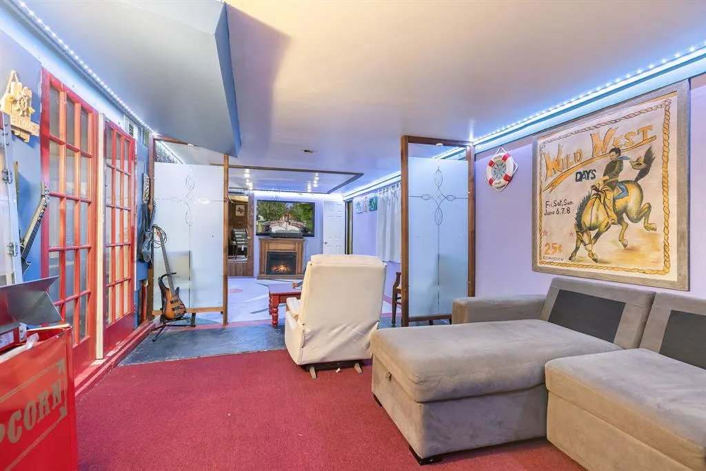 3352 Buckingham Lane