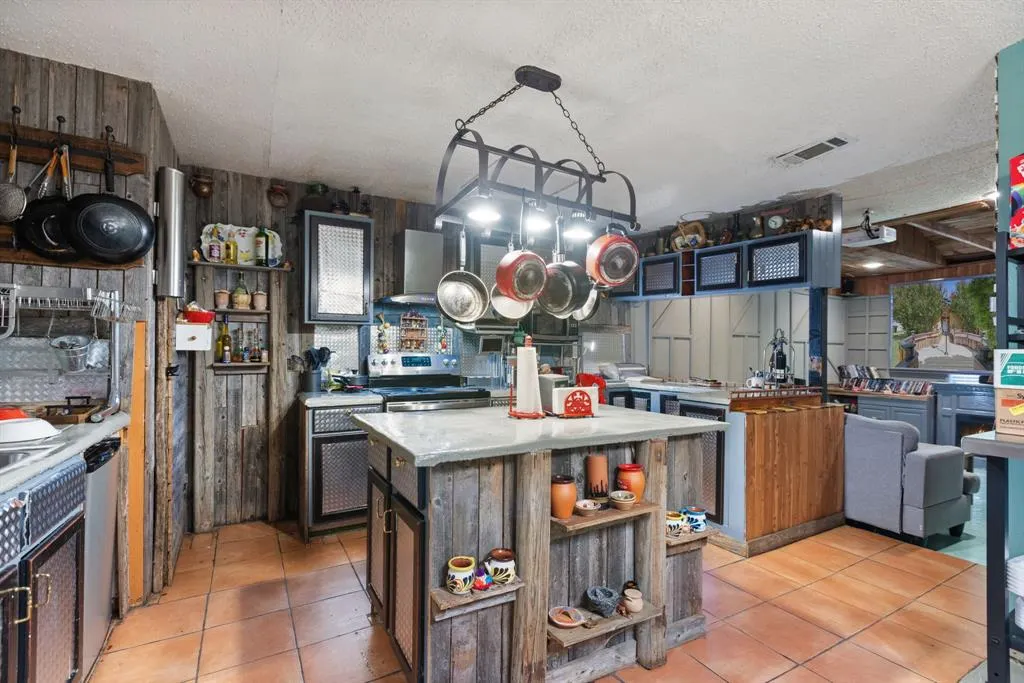 3352 Buckingham Lane