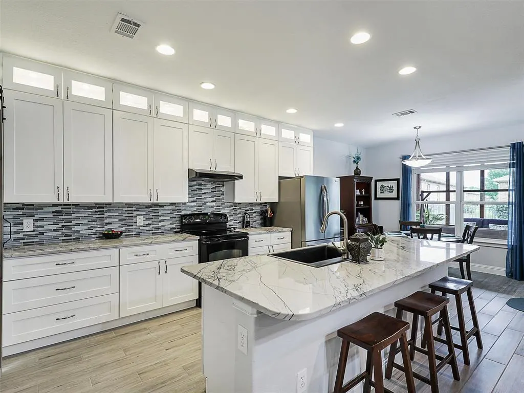 6026 Prairie Bend Lane