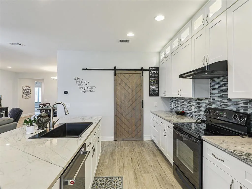 6026 Prairie Bend Lane
