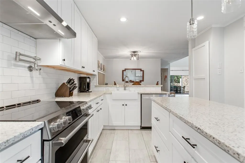 12384 Montego Plaza