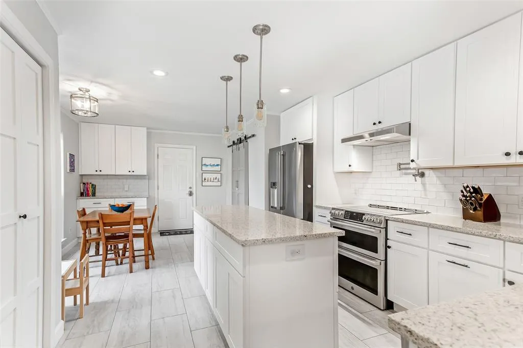 12384 Montego Plaza