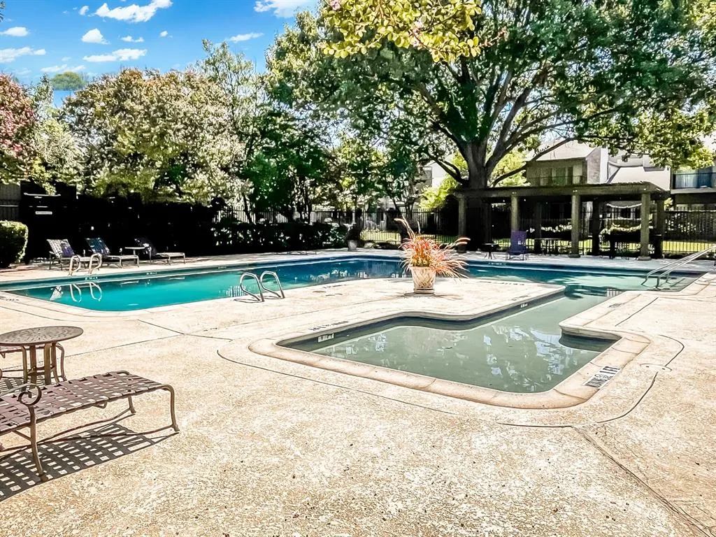 12384 Montego Plaza