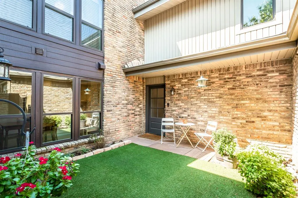 12384 Montego Plaza