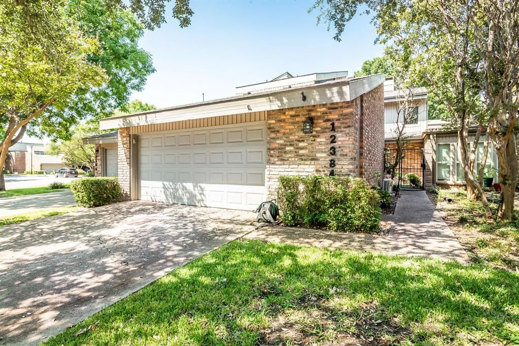 12384 Montego Plaza