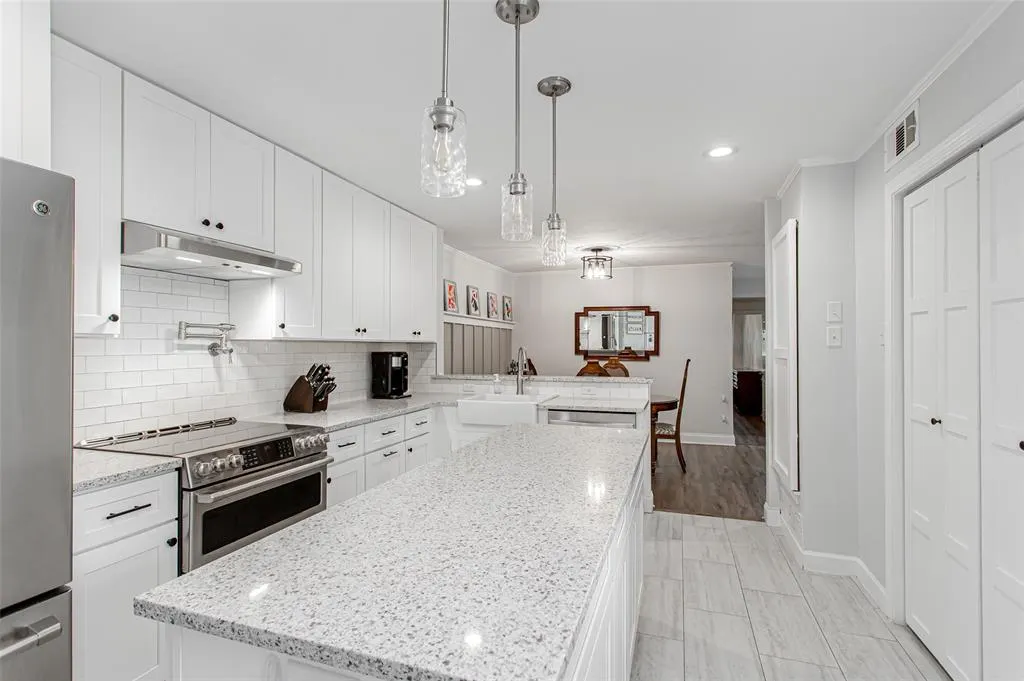 12384 Montego Plaza