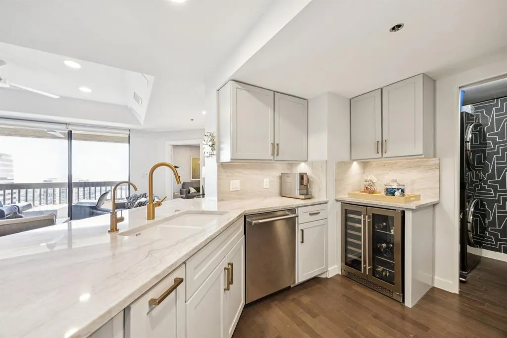 5909 Luther Lane, #2107