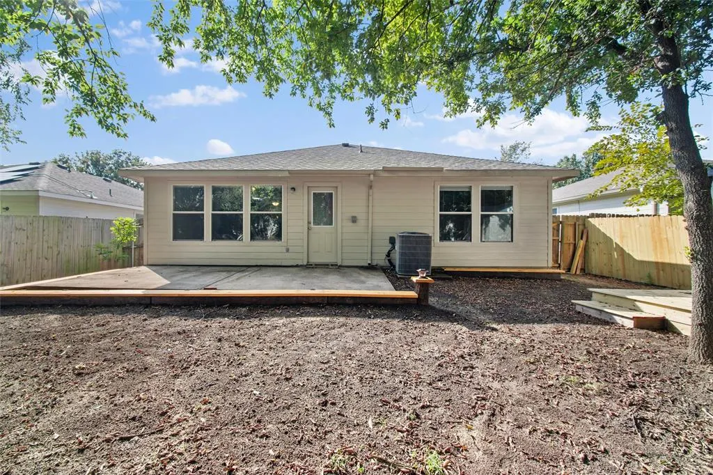 1109 Oak Hollow Lane